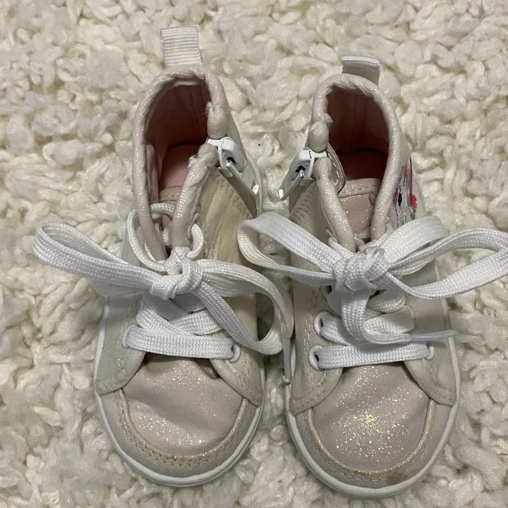 Carters baby girl size 4 Unicorn Embroidered  white glittery High-Top Sneakers